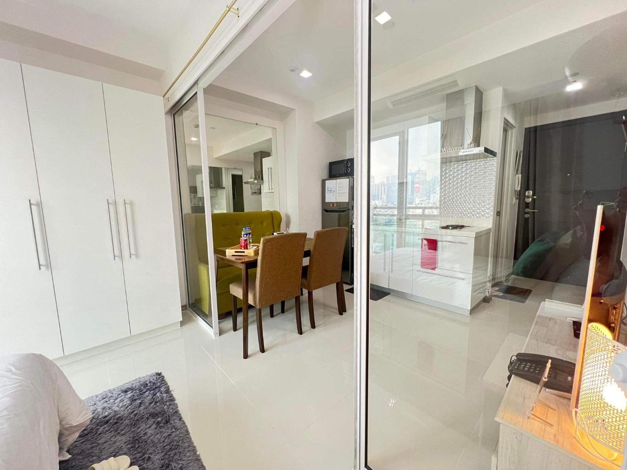 Sakura Apartment Manila Exterior photo