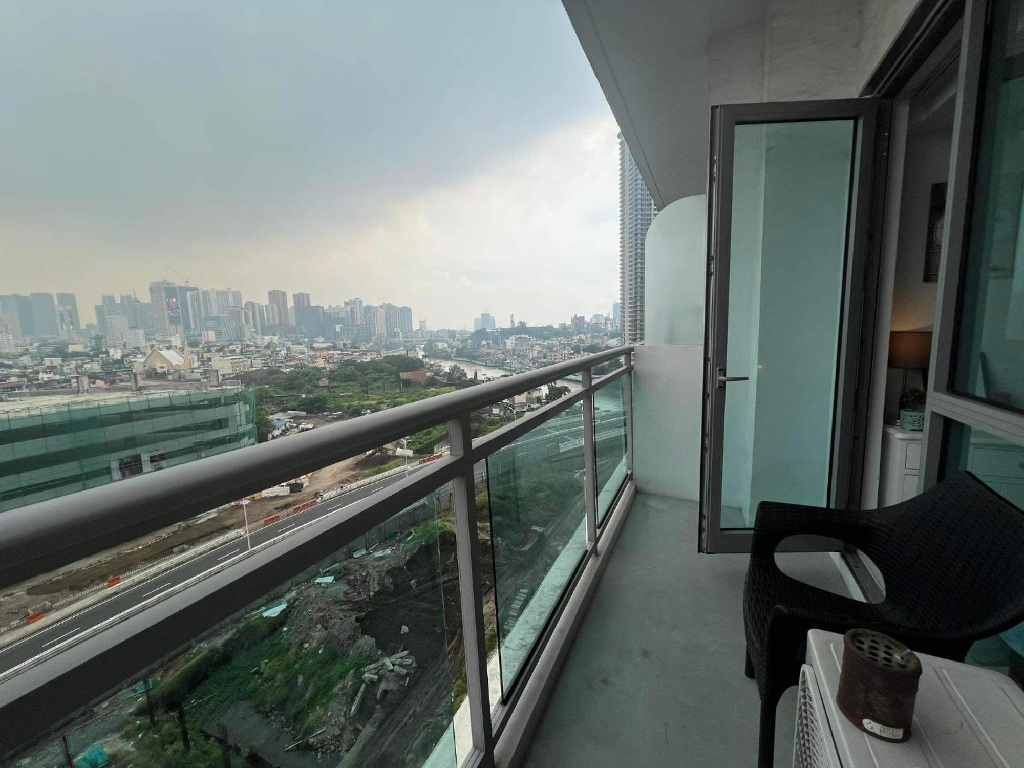 Sakura Apartment Manila Exterior photo