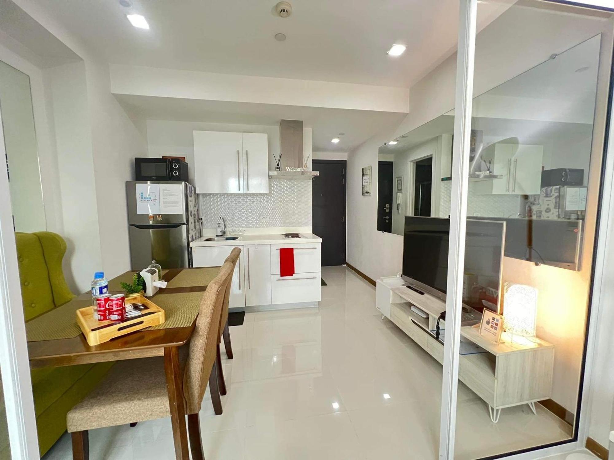Sakura Apartment Manila Exterior photo
